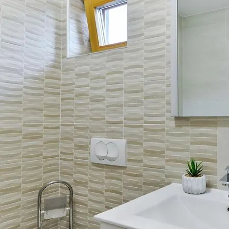 New With Pool And Roof Terrace Villa *