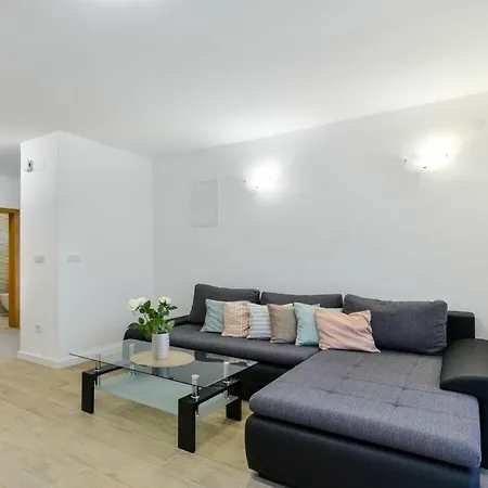 New With Pool And Roof Terrace Villa *